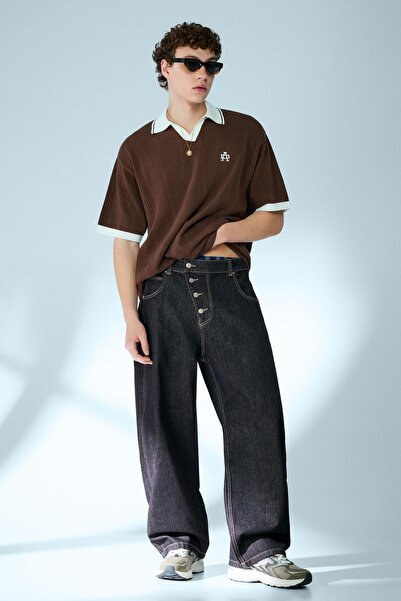 Bershka Kruvaze düğmeli barrel fit jean