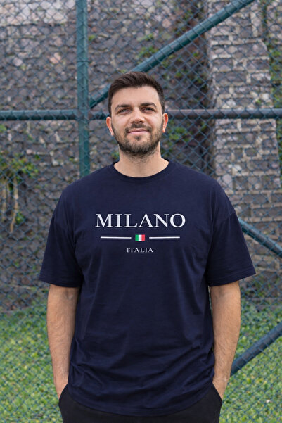 ManifestoGo Unisex majica od jednog džerseja, oversized, sa printom MILANO IT...