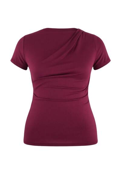 Trendyol Curve بلوزة محبوكة بتفاصيل كشكشة/ثنيات باللون الأحمر الداكن، مقاس كب...