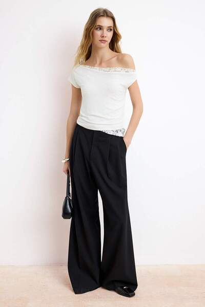 Trendyol Collection Bluză tricotată elastică, scurtă, cu decolteu asimetric ș...