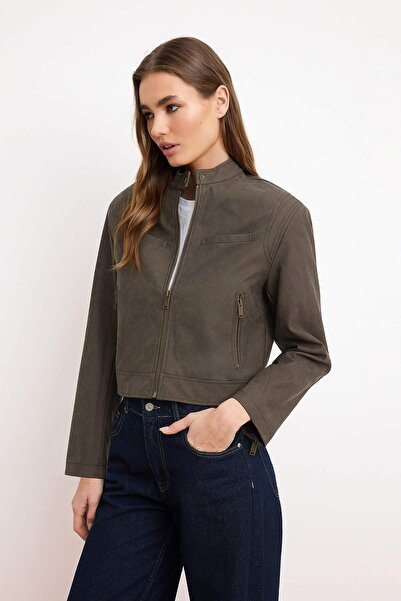 Trendyol Collection Braune Slim-Fit-Kunstlederjacke aus Kunstleder TWOAW26MO0...