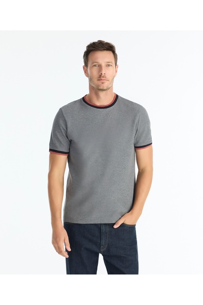 Yargıcı تي شيرت عادي برقبة دائرية وأكمام قصيرة