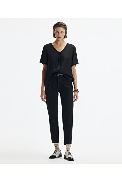 Yargıcı Kısa Kol V Yaka Biye Detaylı Gömlek