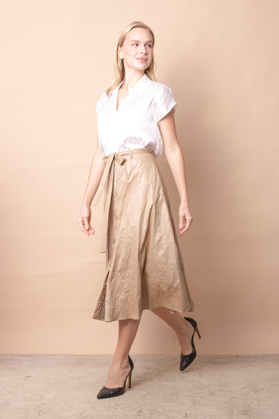 Jument تنورة طويلة من الجلد الرقيق ذات خصر عالٍ من كراش مع جيوب جانبية - لون بيج