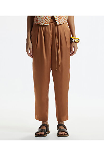 Yargıcı Bol Kesim Cepli Bağlama Detaylı Pantolon