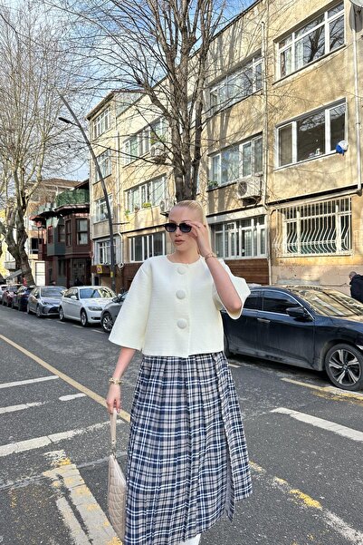 lizge giyim Crew Neck Buttoned Knit Cardigan