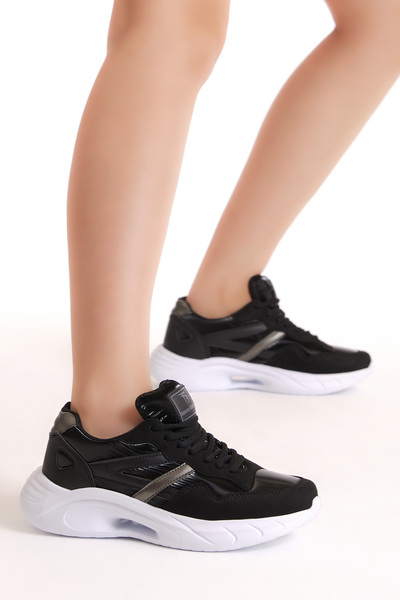 Tonny Black Γυναικεία ασπρόμαυρα αθλητικά παπούτσια με ριγέ σόλα Faylon