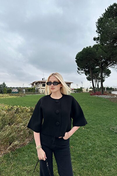 lizge giyim Crew Neck Buttoned Knit Cardigan