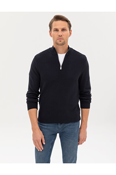 Pierre Cardin سترة تريكو باللون الأزرق الداكن قصة ضيقة ياقة مرتفعة متوسطة الط...