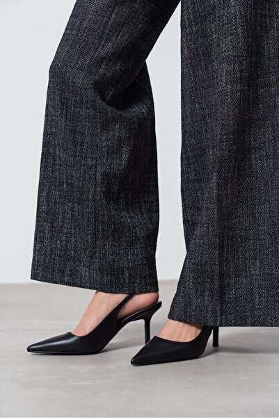 NİŞANTAŞI SHOES Mendy fekete matt öv részlet hegyes orrú női sarkú cipő