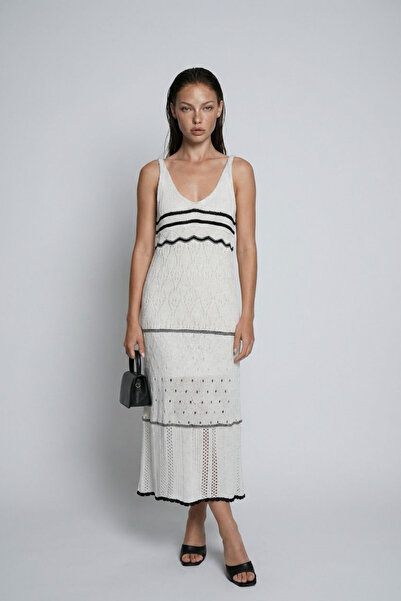 Seeh Πλεκτό γυναικείο φόρεμα με ρίγες εκρού SH286