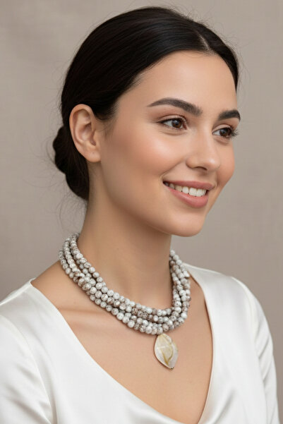 PETEK AKSESUAR قلادة أكريليك من الخرز - تصميم متعدد الألوان