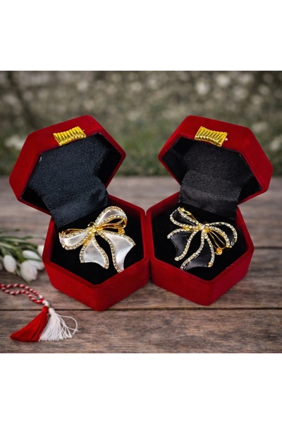 velve Set 2 brose martisor tip funda, ambalate individual in cutii elegante