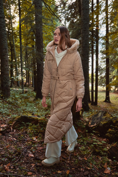 Zühre Kürk Detaylı Kapüşonlu Uzun Bej Mont 13504