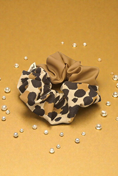 Pirene Leo Nova Scrunchie – Leather Look & Leopard Detailed Design Hair Clip