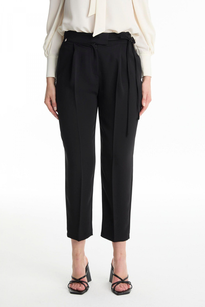 Zühre Μαύρο παντελόνι με λεπτομέρεια πλισέ ζώνης 0229