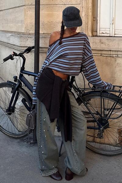 Bershka Uzun kollu asimetrik yakalı baskılı tişört