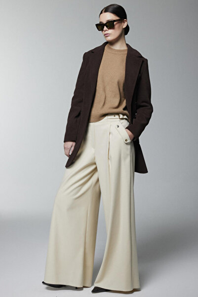 Zühre جاكيت بني بتفاصيل حزام على ياقة الصدر 0170