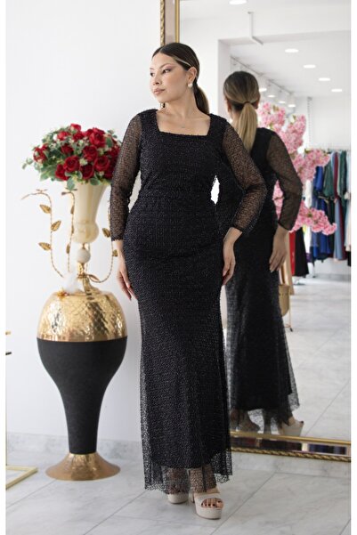 CAREZZA إيزولد - فستان سهرة مطرز بالترتر بياقة مربعة - أسود