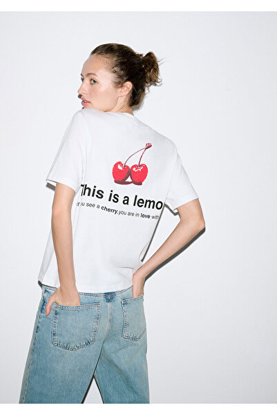 Mavi Αυτό είναι ένα λευκό μπλουζάκι με στάμπα λεμόνι στην πλάτη, σε κανονική ...