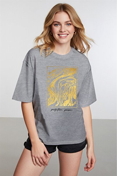 caddekombin Figură de damă aurie cu imprimeu cu gât rotund, gri tricou