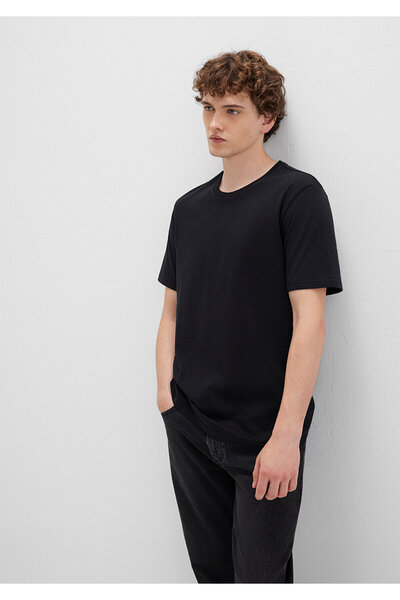 Mavi Schwarzes Basic T-Shirt Slim Fit / Schmaler Schnitt 065574-900