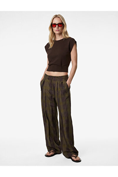 Koton Αμάνικο μπλουζάκι με κανονική εφαρμογή και λαιμόκοψη