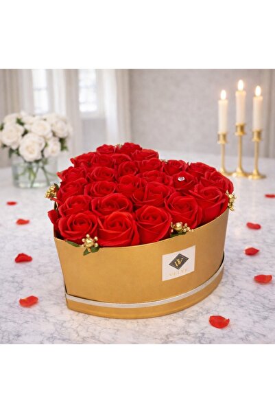 velve Aranjament floral RedGold, cutie inima aurie cu 25 trandafiri de sapun,...