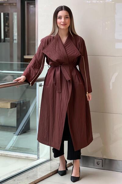 Ghisa قبعة بياقة واسعة وأكمام وتفاصيل سحاب وحزام