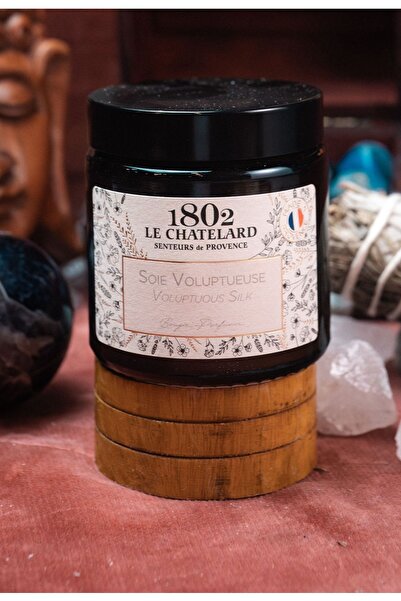 Namaruna Lumânare parfumată Le Chatelard 1802 Voluptuous Mătase — 80 g
