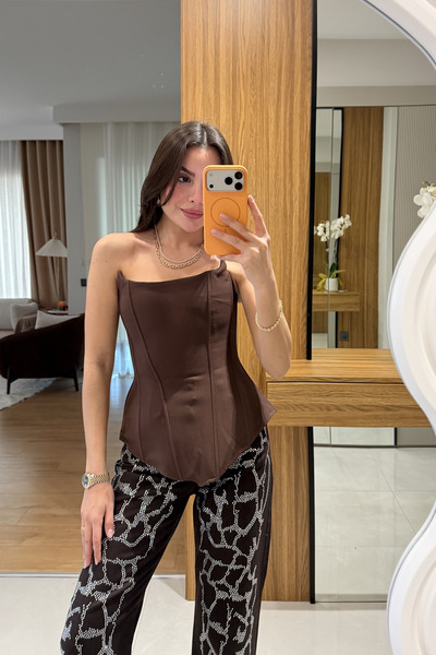 Gizem Ecemiş Blow Kahve Straplez Korse Bluz