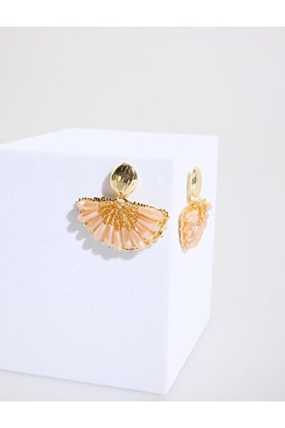 Jimmy Key أقراط لامعة على شكل مروحة باللون البيج