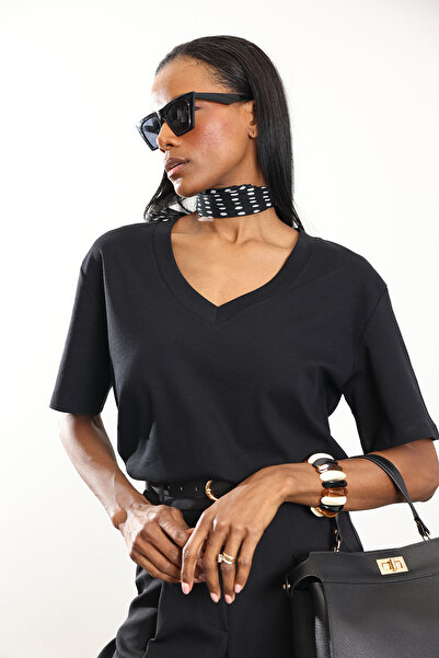 5in1Canpolat Black V-Neck Short-Sleeve T-Shirt 4021