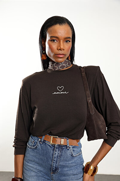 5in1Canpolat Καφέ Μπλούζα με Κεντημένο Κείμενο Amour και Επένδυση 18075