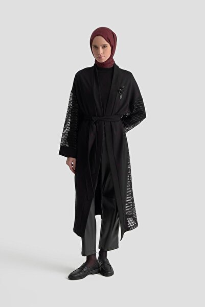 Armine TREND File ve Broş Detaylı Kemerli Uzun Hırka Siyah 25KT561