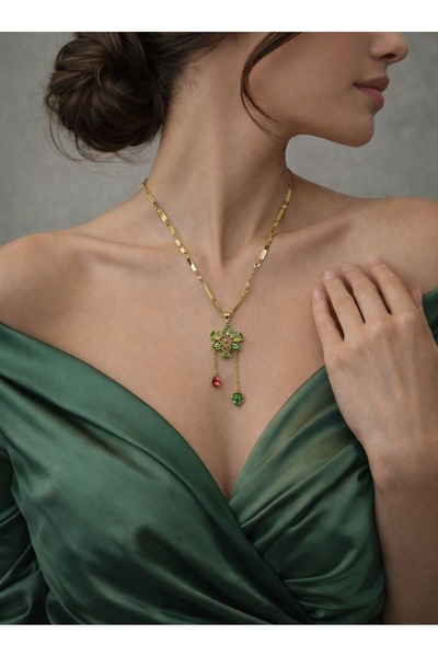 FERİHA DESING Çelik Yonca Çiçek Kolye – Taşlı Gold Kaplama Şık Tasarım