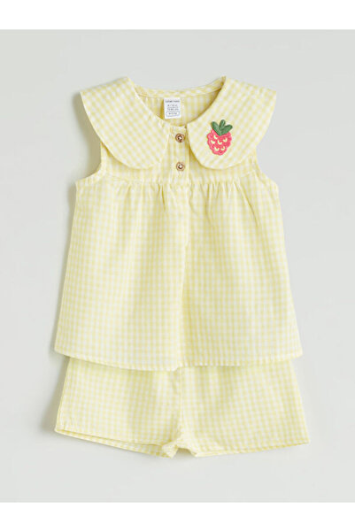 LC Waikiki بلوزة وشورت للبنات مطرزة بالفراولة من فريزن ستور، طقم من قطعتين