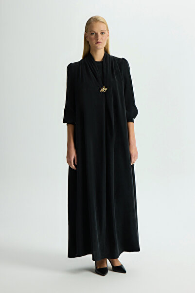 MISS DALIDA Yaka Detaylı Broşlu Cupro Elbise Siyah