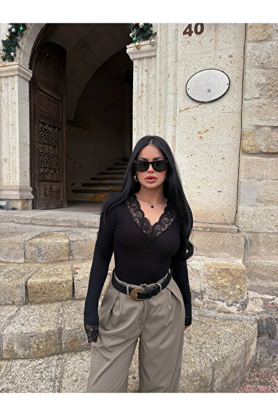 kırmızı butiks Siyah Yaka ve Kol Güpürlü Bluz