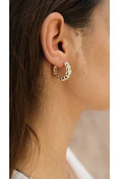 Jerie Twist Detail Basic Hoop Earrings