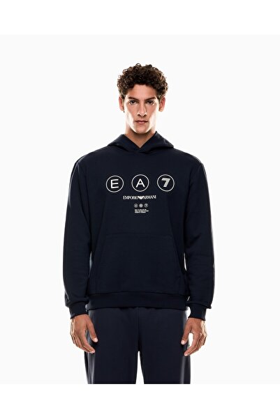 EA7 سويت شيرت رجالي ذو قصة عادية ومقاس عادي وقلنسوة وأكمام طويلة باللون الأزر...