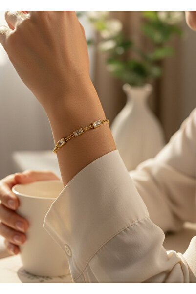 BİJU YILMAZ سوار ذهبي بتصميم باجيت مرصع بالأحجار من شوبينج - 26xpb03