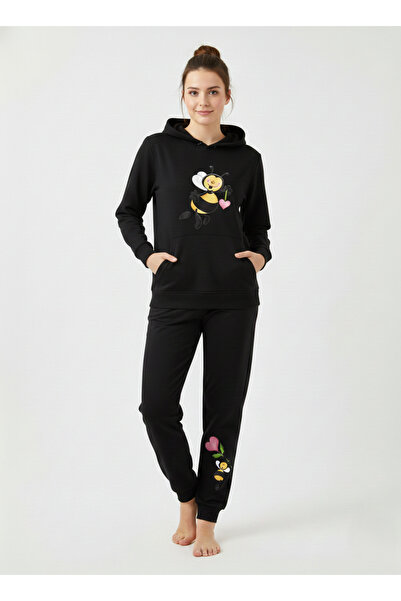 Eritqaa Love-Themed: Cheerful Bee Carrying a Heart Printed Tracksuit Set