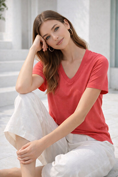 Rich Women's Pink Soft Textured Interlock V-Neck Basic T-Shirt