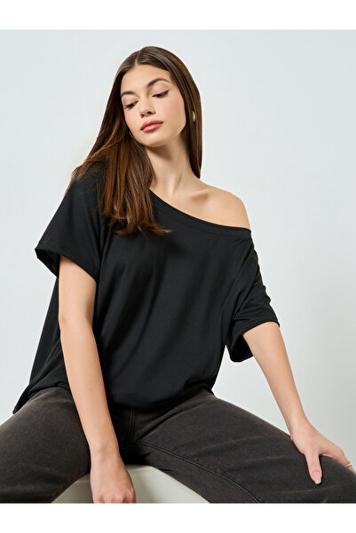 Styli Black One-Shoulder Oversized T-Shirt