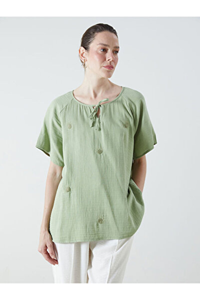 LC Waikiki منتجات فريزن ستور التي لا مثيل لها I بلوزة من الموسلين مطرزة بياقة...