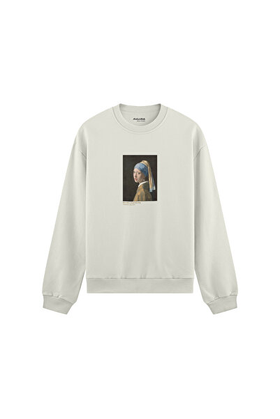 The Lucid Lab Girl's Oversize Sweatshirt with Pearl Earrings - White