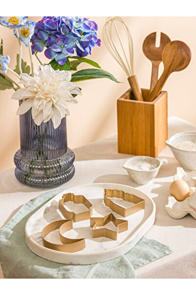 LC Waikiki Rmz Gi̇yi̇m Farki̇yla Metal Cookie Mold Set of 4