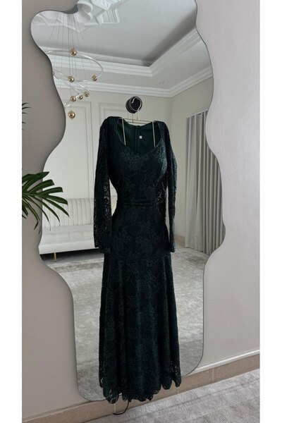 Viola2026 An evening gown in sophisticated shades of green combines regal ser...