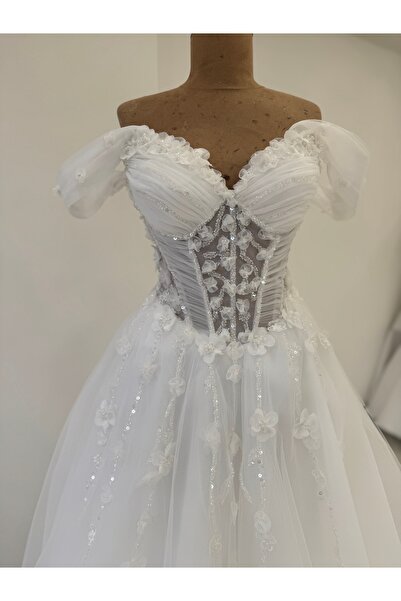 Emodaist Helen Gelinlik